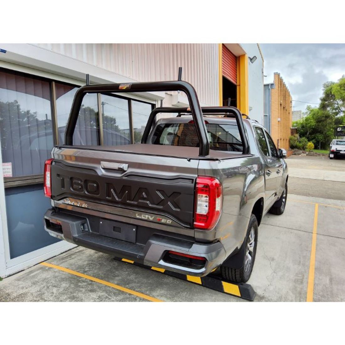 76mm Black Front Fixed/Rear Removable Style Rack with Pins to suit 2022 LDV T60 Max