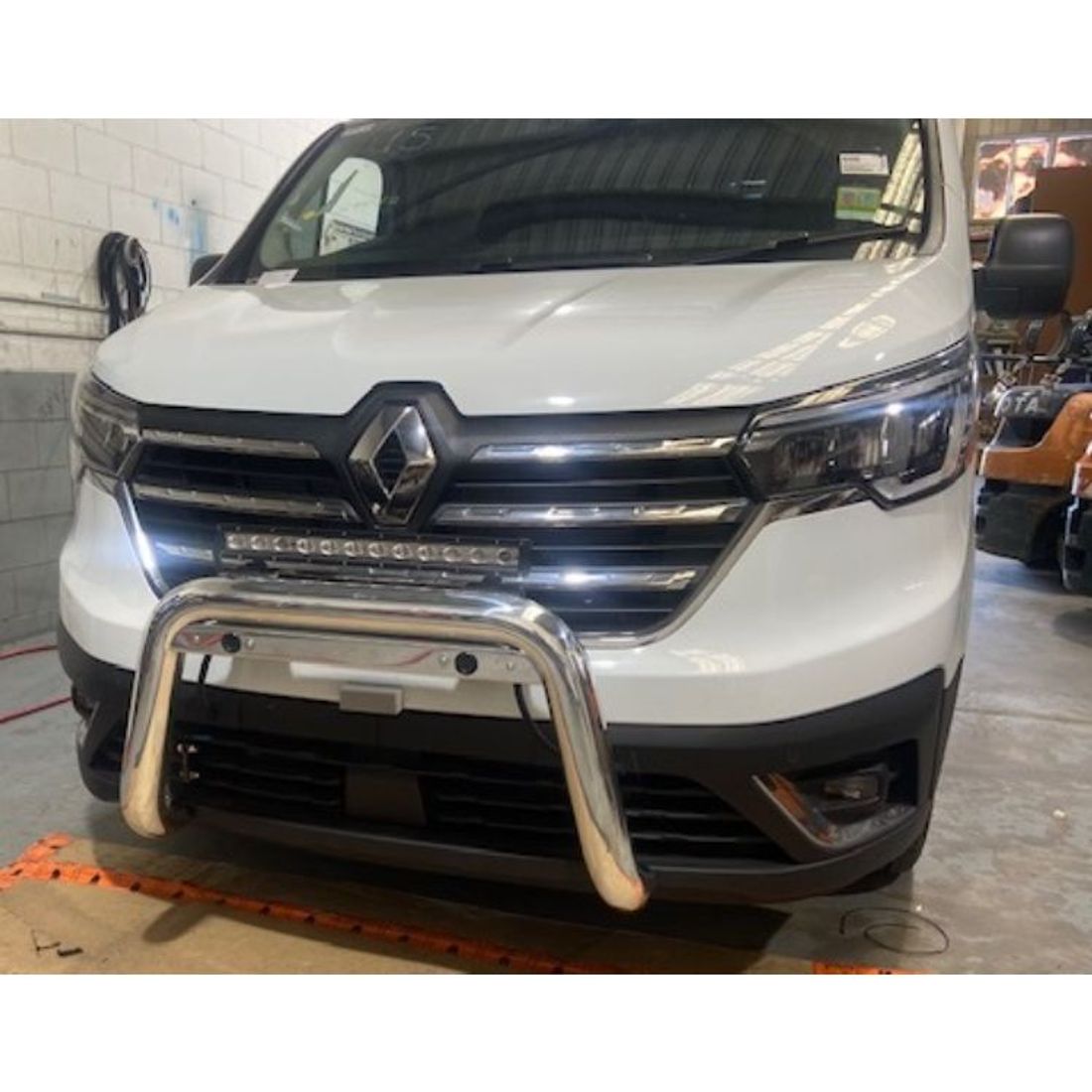 Polished Nudgebar to suit 2023 Renault Trafic