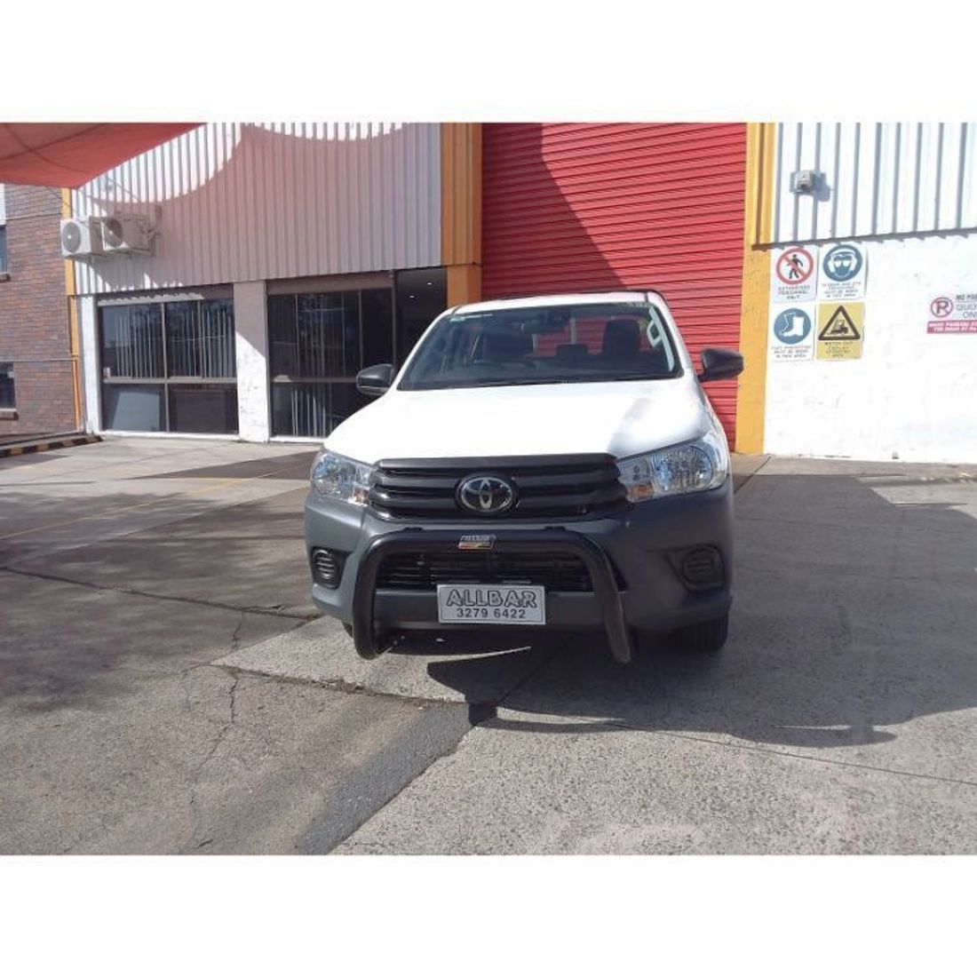 Black Nudgebar to suit 2022 Toyota Hilux SR