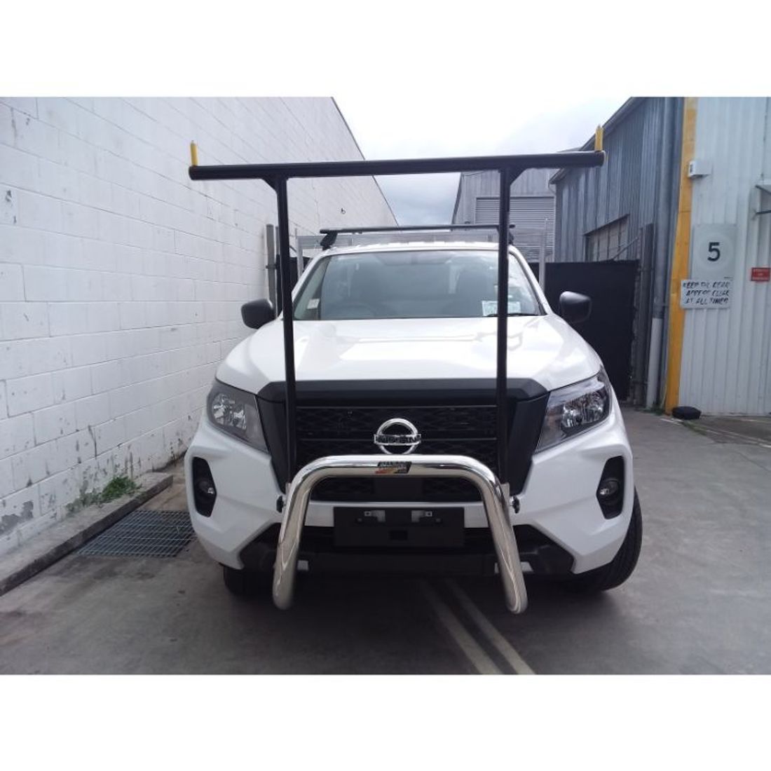 Nudge Bar & Hrack Set suitable for 2021 Navara SL