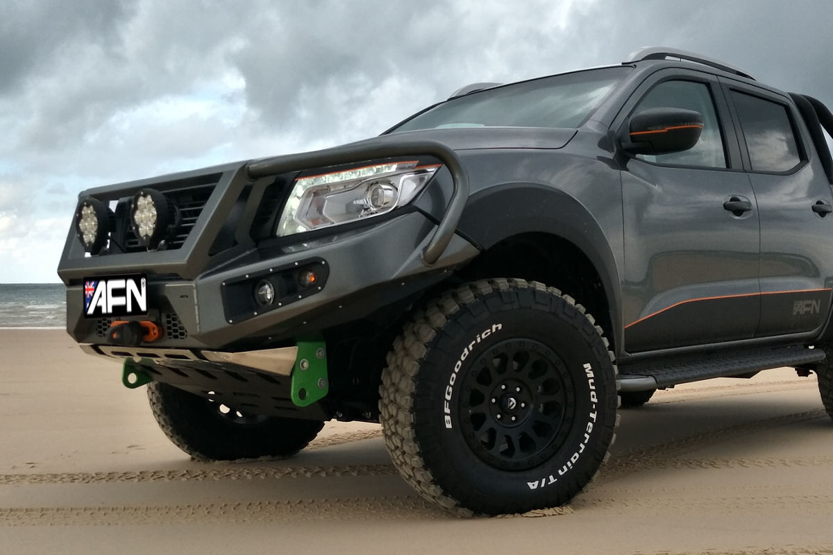 NAVARA NP300 2015-2021 - SIDE STEPS + RAILS