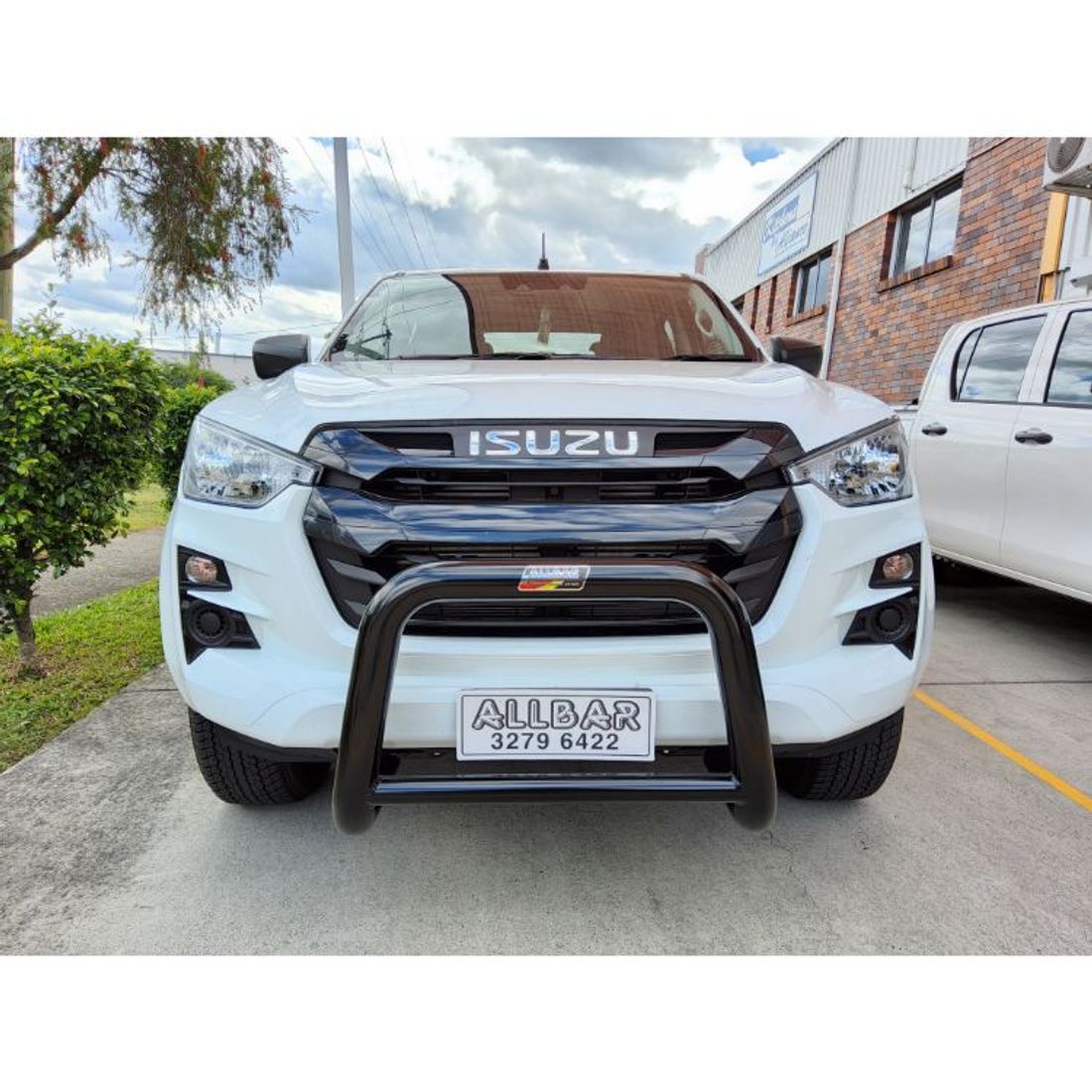 P/Coated Black 76mm Alloy Series II Nudgebar to suit 2023 Isuzu DMax