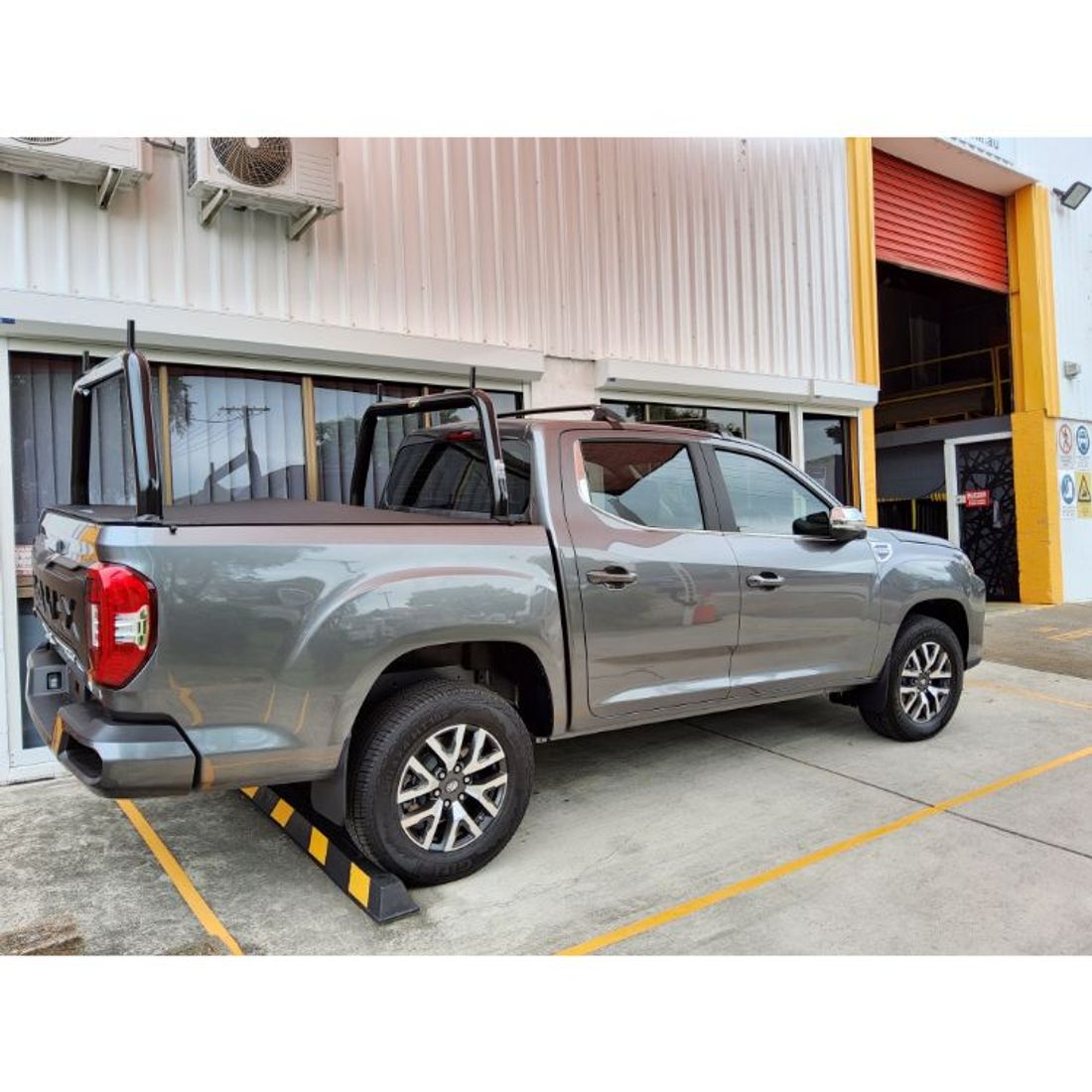 6mm Black Front Fixed/Rear Removable Style Rack with Pins to suit 2022 LDV T60 Max