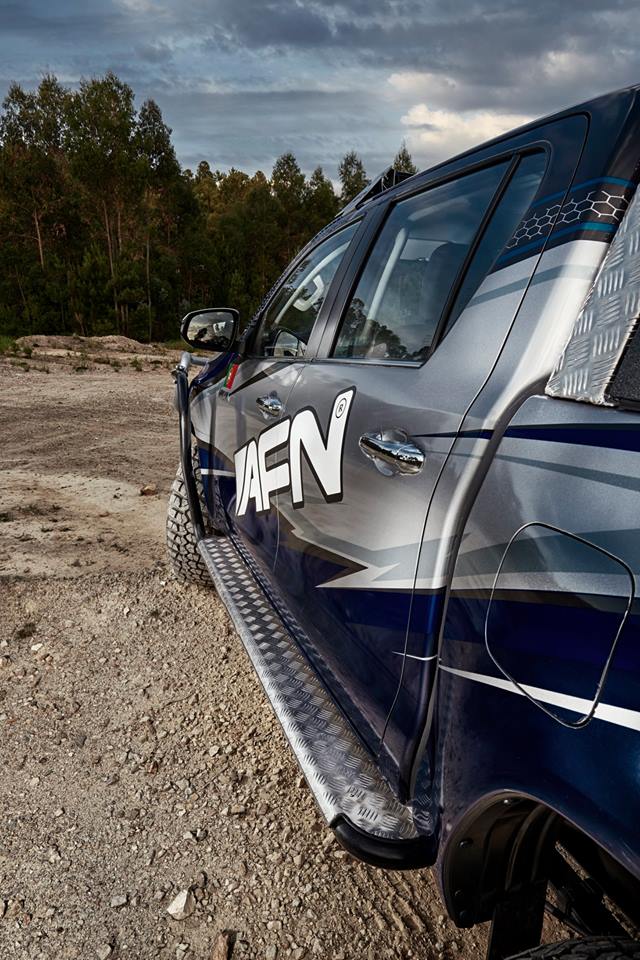 TOYOTA HILUX REVO (N80) 2015-2018 (Wide Body) (2018-2020 hooped with a grille cut) - LOOPLESS BAR