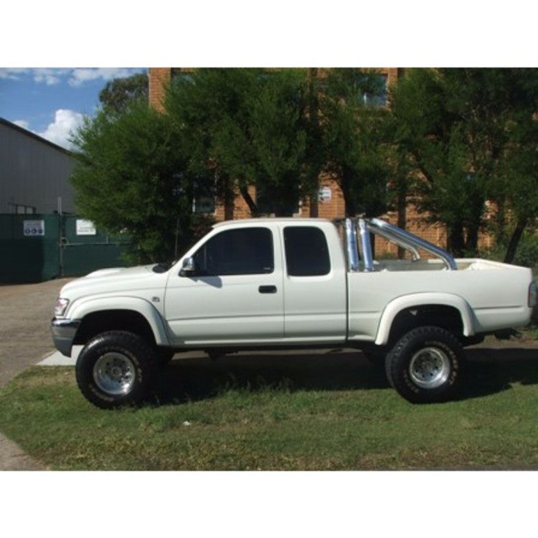 Hilux 76mm Polished Sports Bar