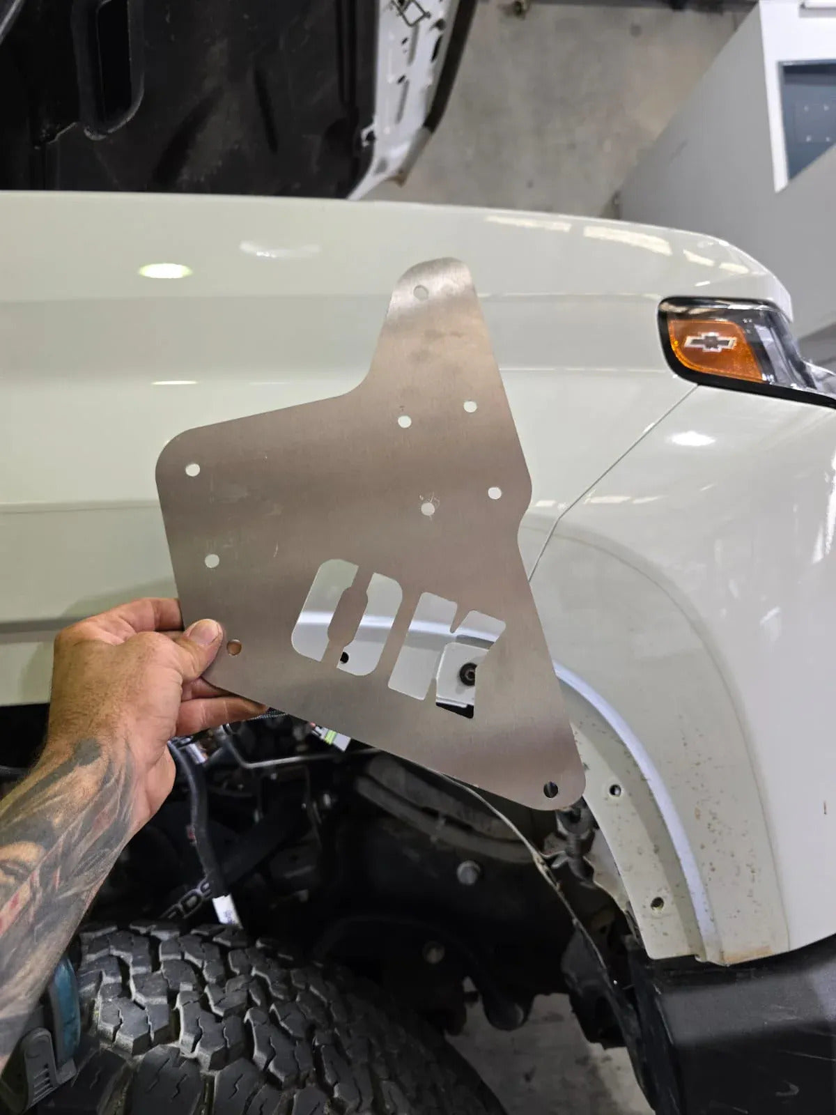 2020+ Chev 2500 Hidden Twin Compressor Bracket