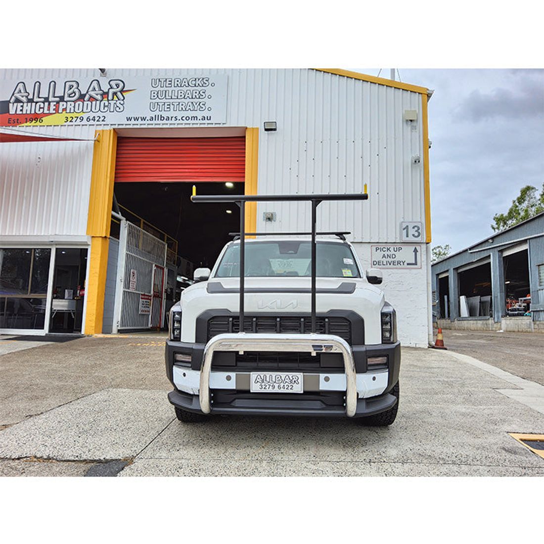 Polished Alloy Nudgebar with black HRack set to suit 2025 Kia Tasman