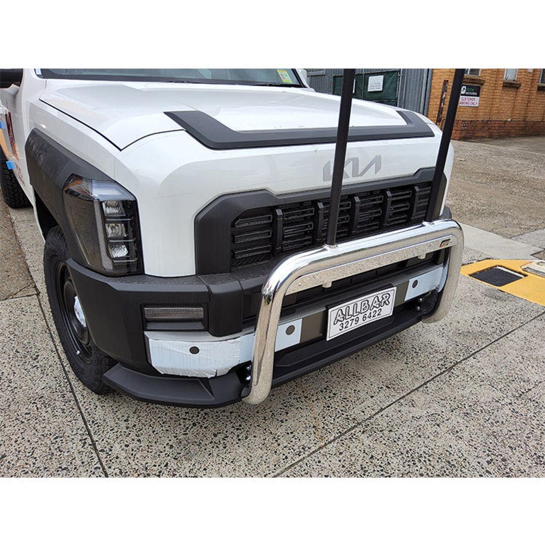 Polished Alloy Nudgebar with black HRack set to suit 2025 Kia Tasman