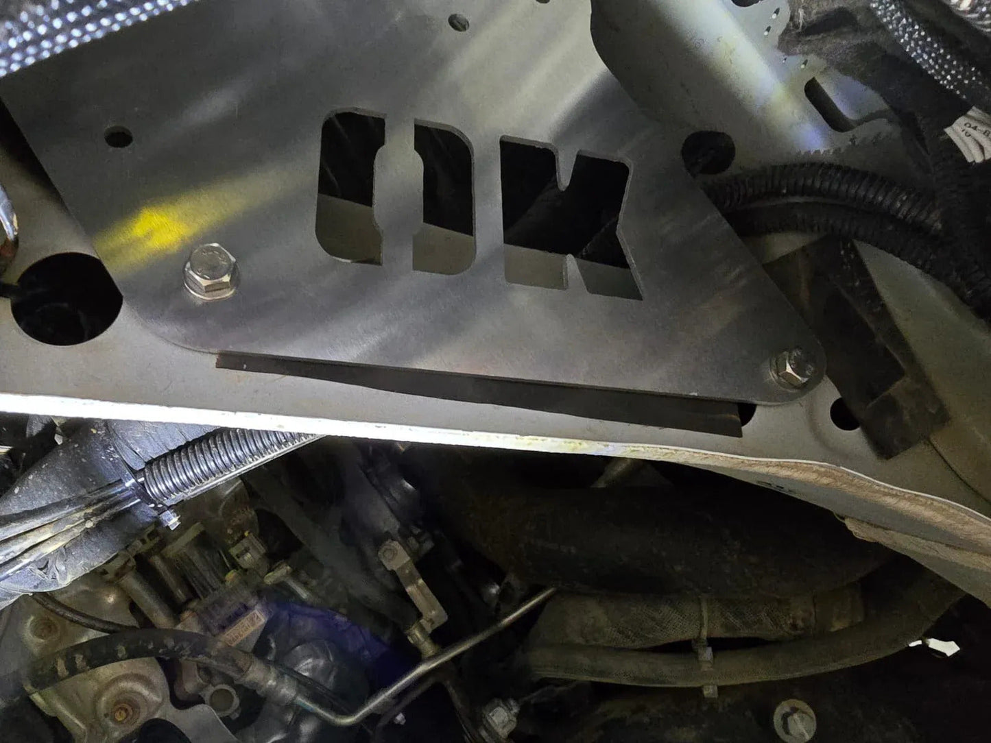 2020+ Chev 2500 Hidden Twin Compressor Bracket