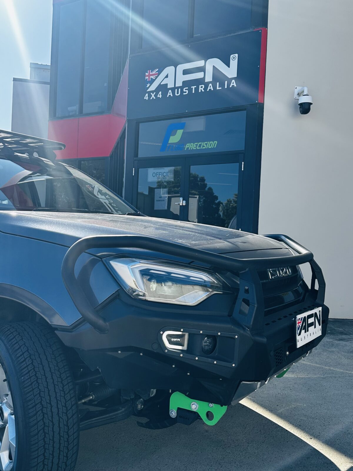 Isuzu Dmax 2024+ - LOOPLESS BULLBAR