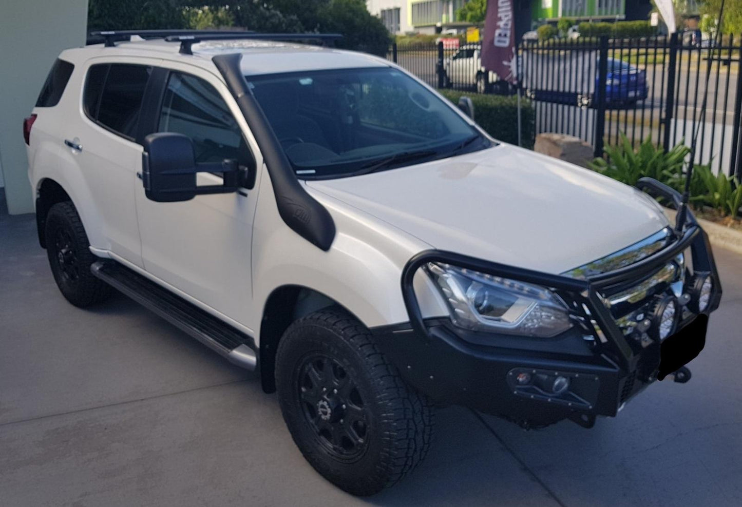 ISUZU MU-X 2017-2020 - LOOPLESS BULLBAR