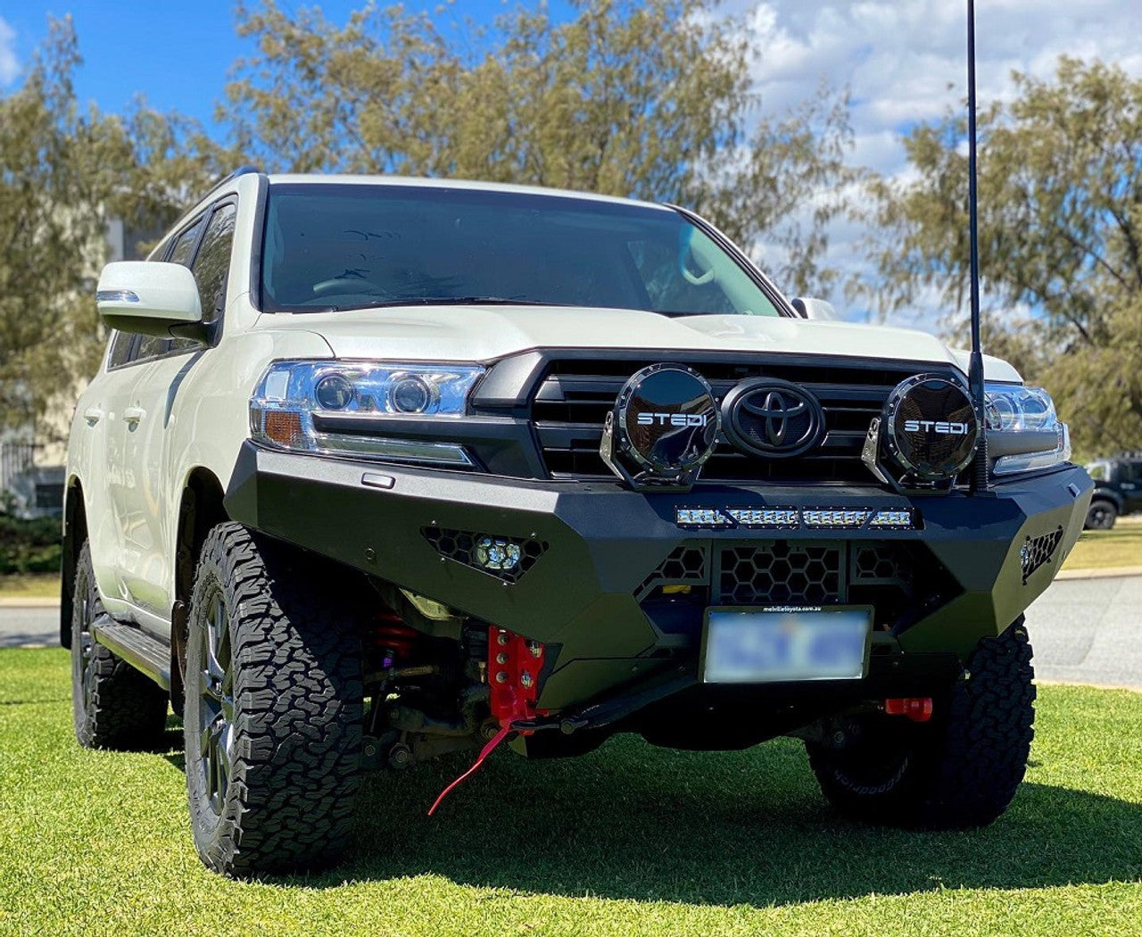 Predator Bull bar, Suitable for Toyota Land Cruiser 200 Series, 2015-2021
