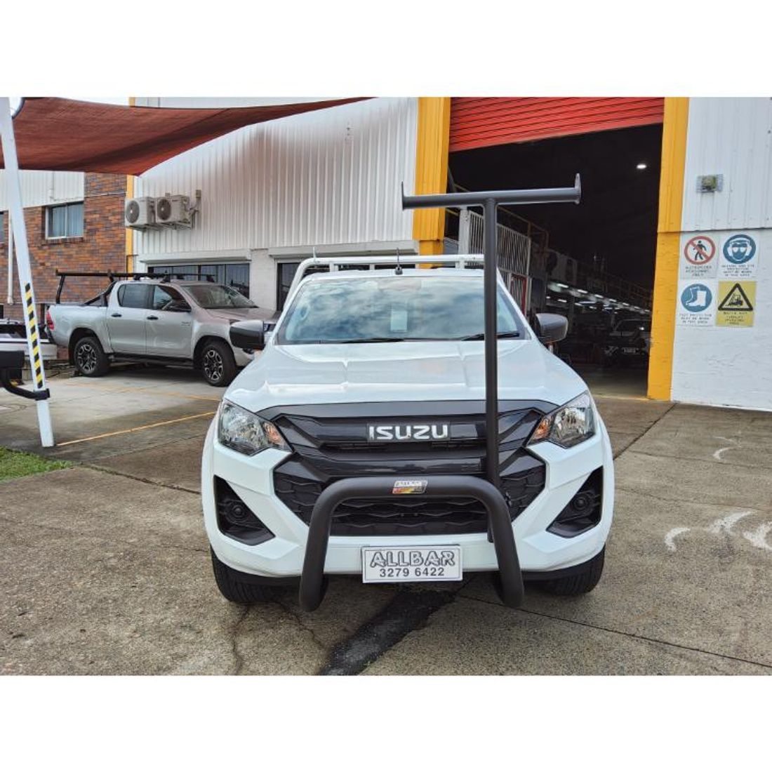 Black Nudgebar with T-Rack to suit Facelift 2024 Isuzu DMax