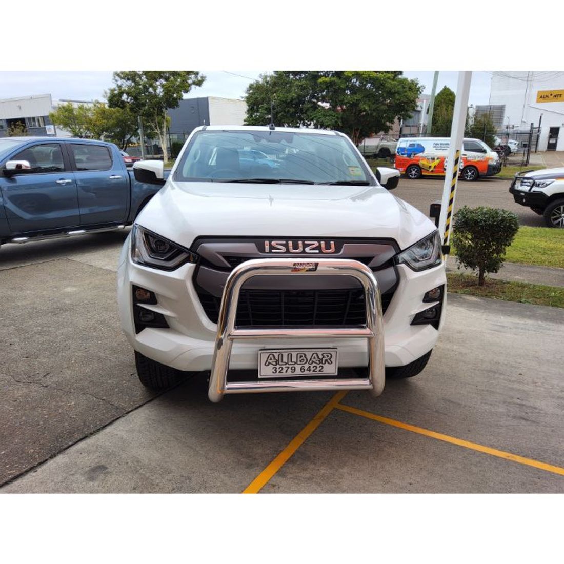 Series III Polished Nudgebar to suit 2022 Isuzu DMax