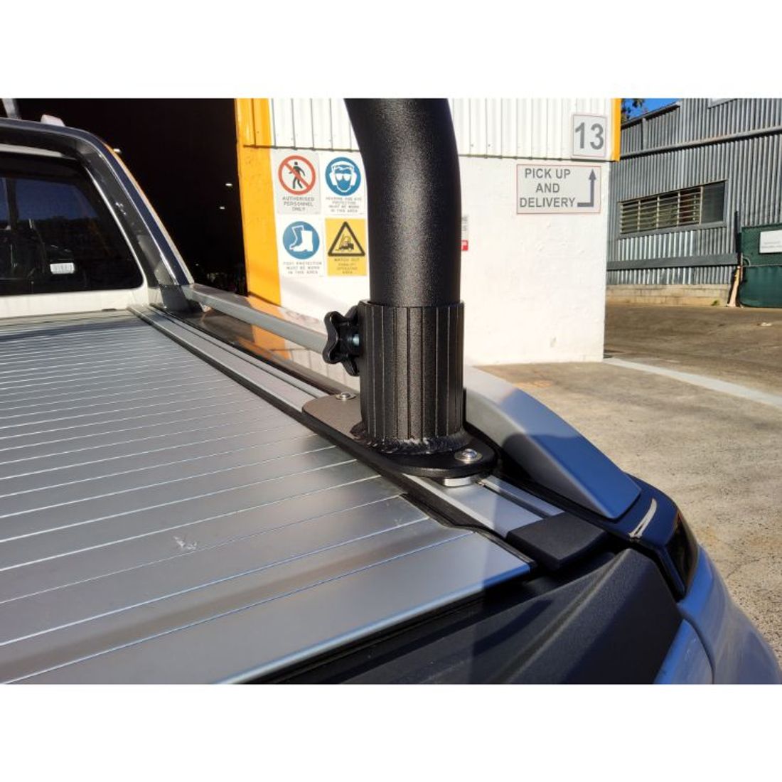 Mountain Top Roller Shutter with Rear Removable Rack