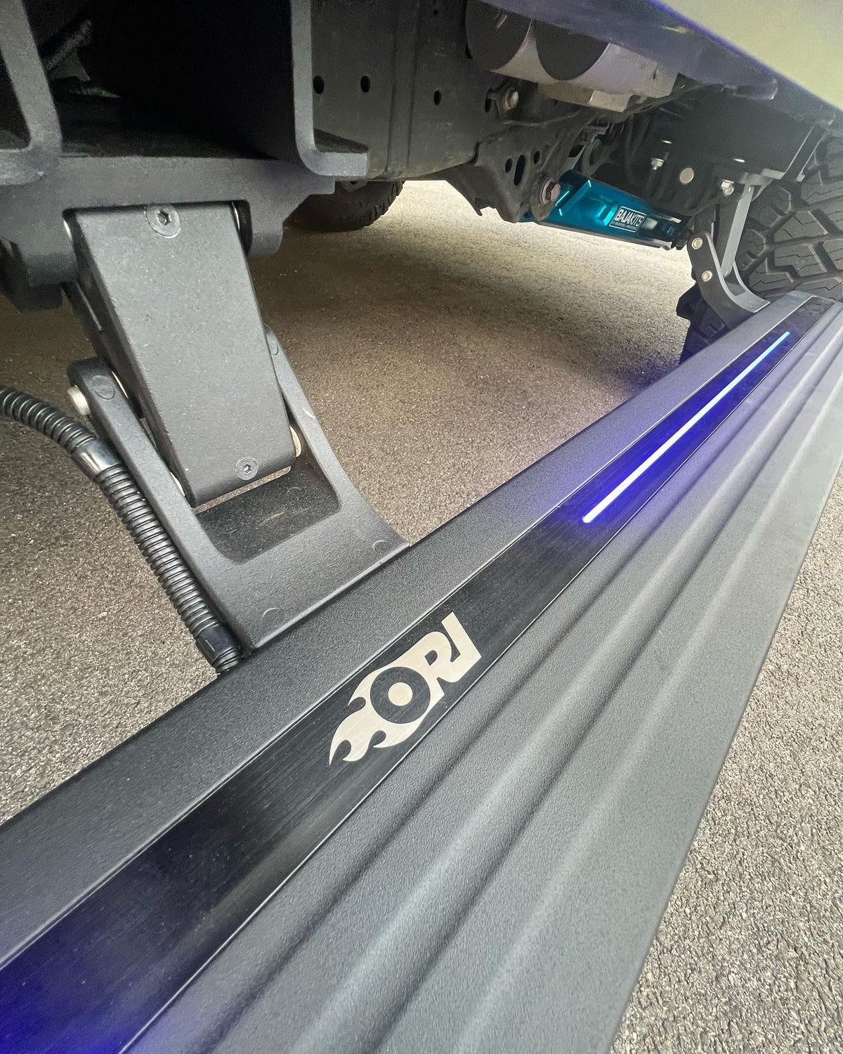 ORI - Toyota Landcruiser LC300 Electric Steps